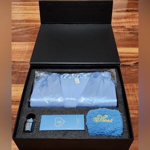 New in Box! Sabrina Carpenter 2025 VIP Sweet n' Satin Merch Bundle - MEDIUM